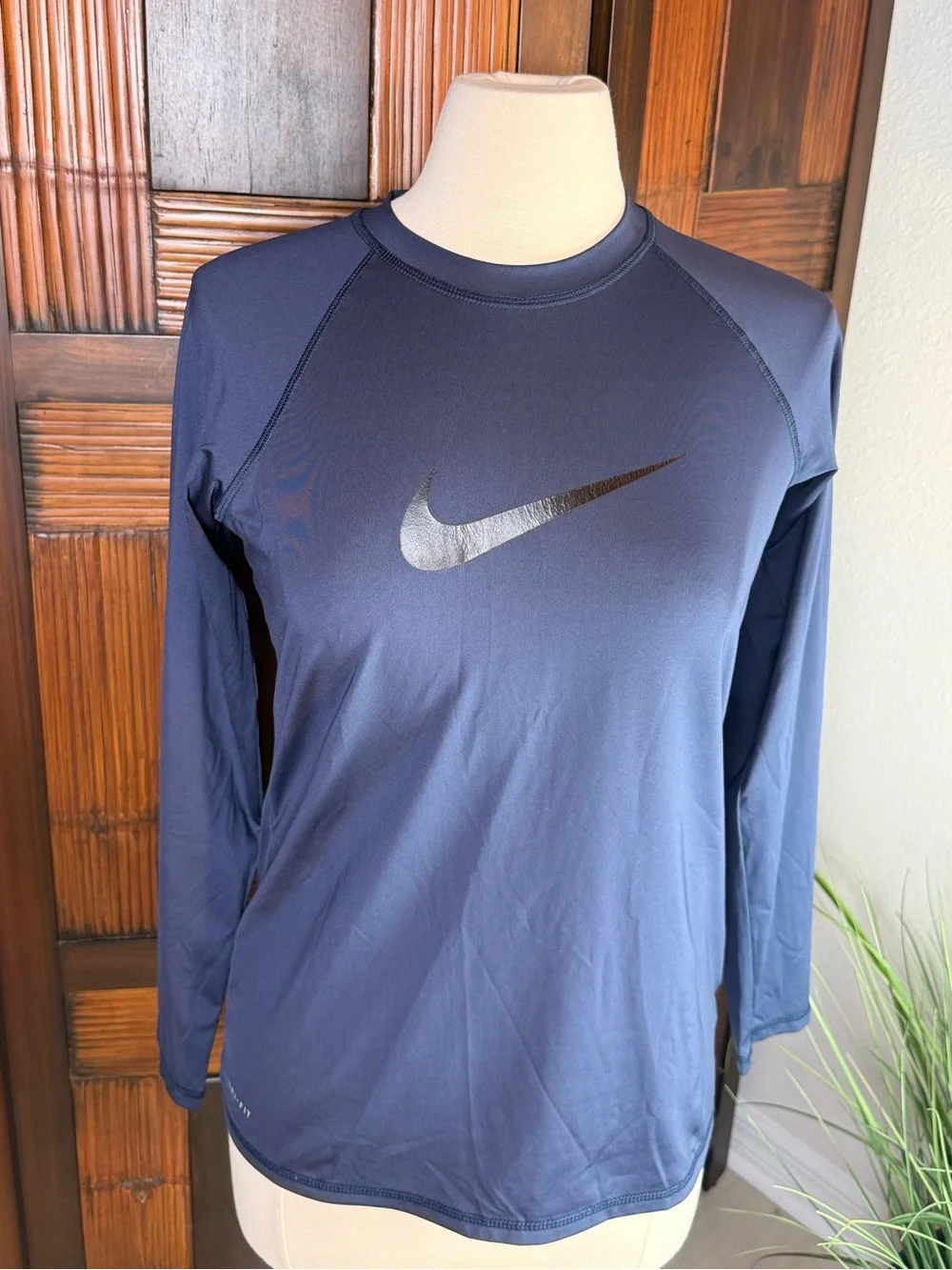 Nike Swim Dri-FIT Navy Blue Long Sleeve Rash Guard Top Silver Swoosh Women’s M